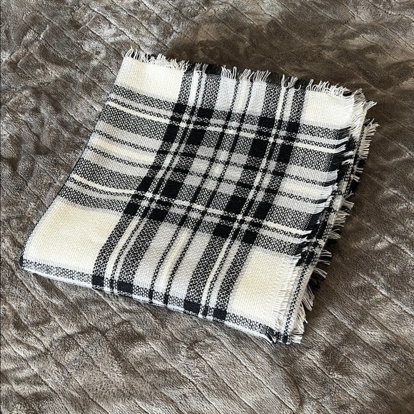 Modcloth Accessories - Scarf, blanket scarf by ModCloth. Black and white Blanket Plaid Scarf.